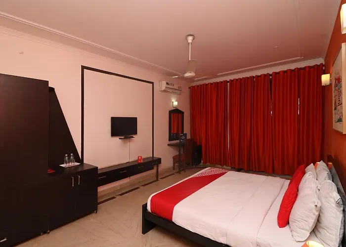 Oyo 2282 Apartment Velachery