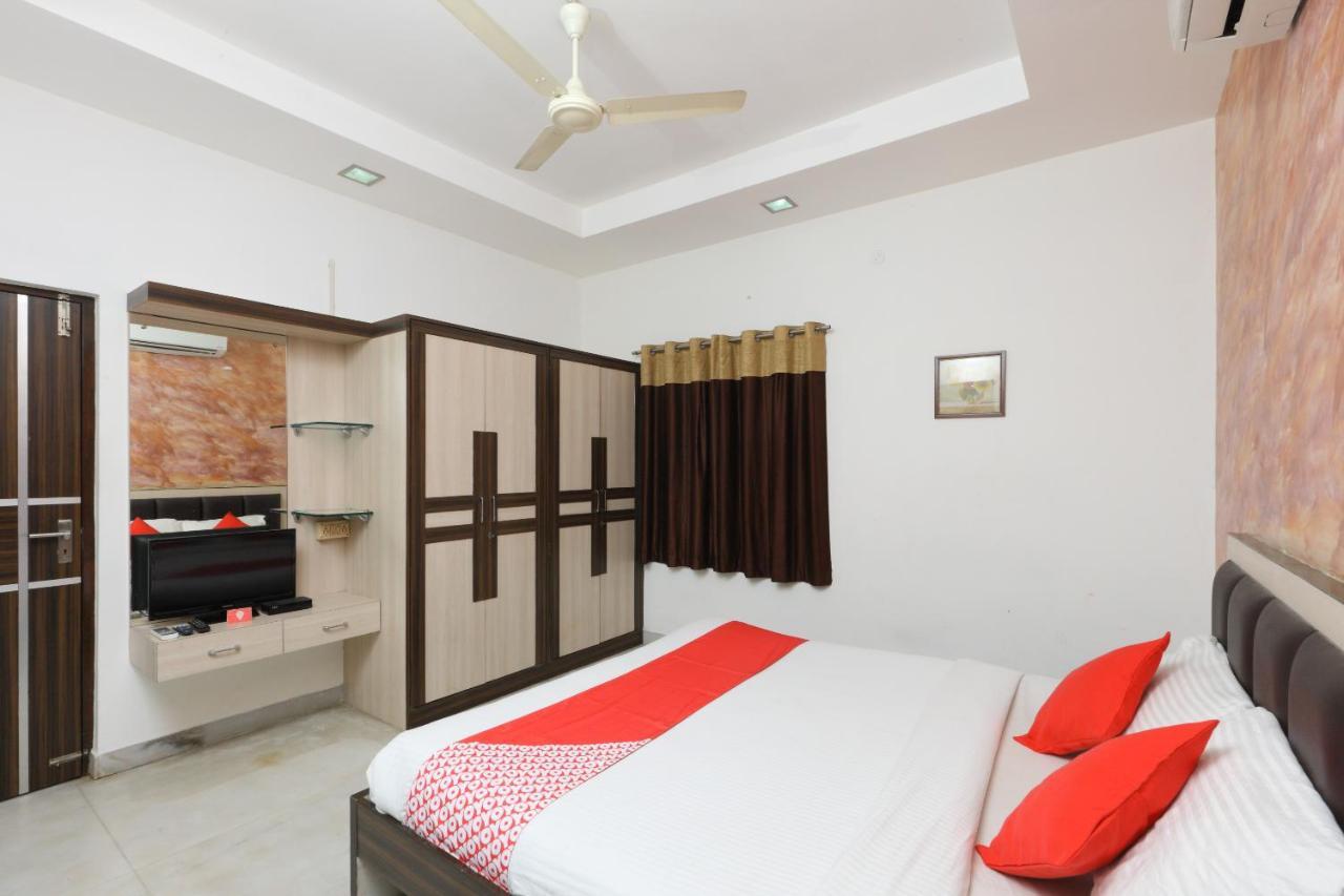 Oyo 2282 Velachery Apartment *