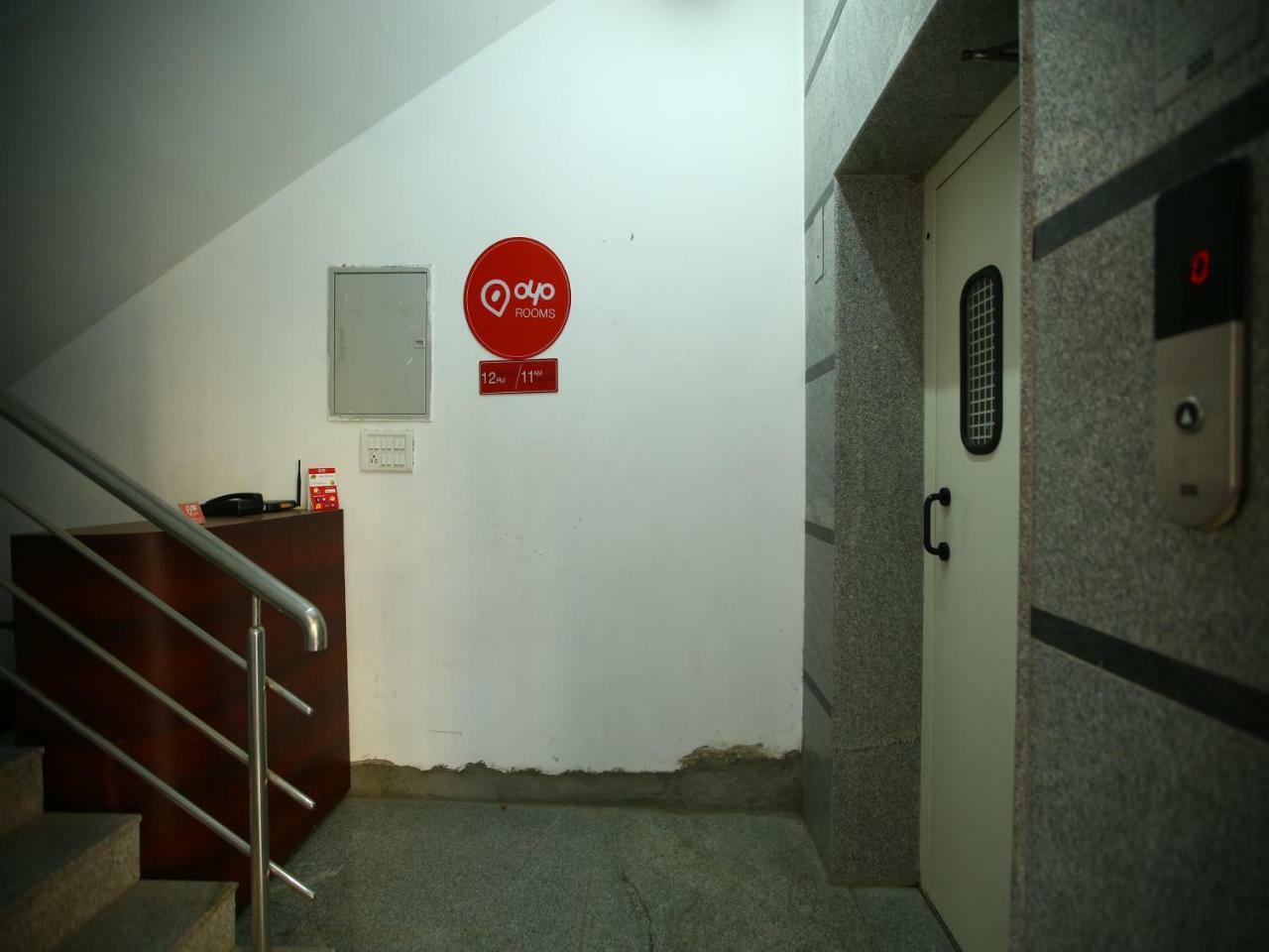 Oyo 2282 Velachery Apartment